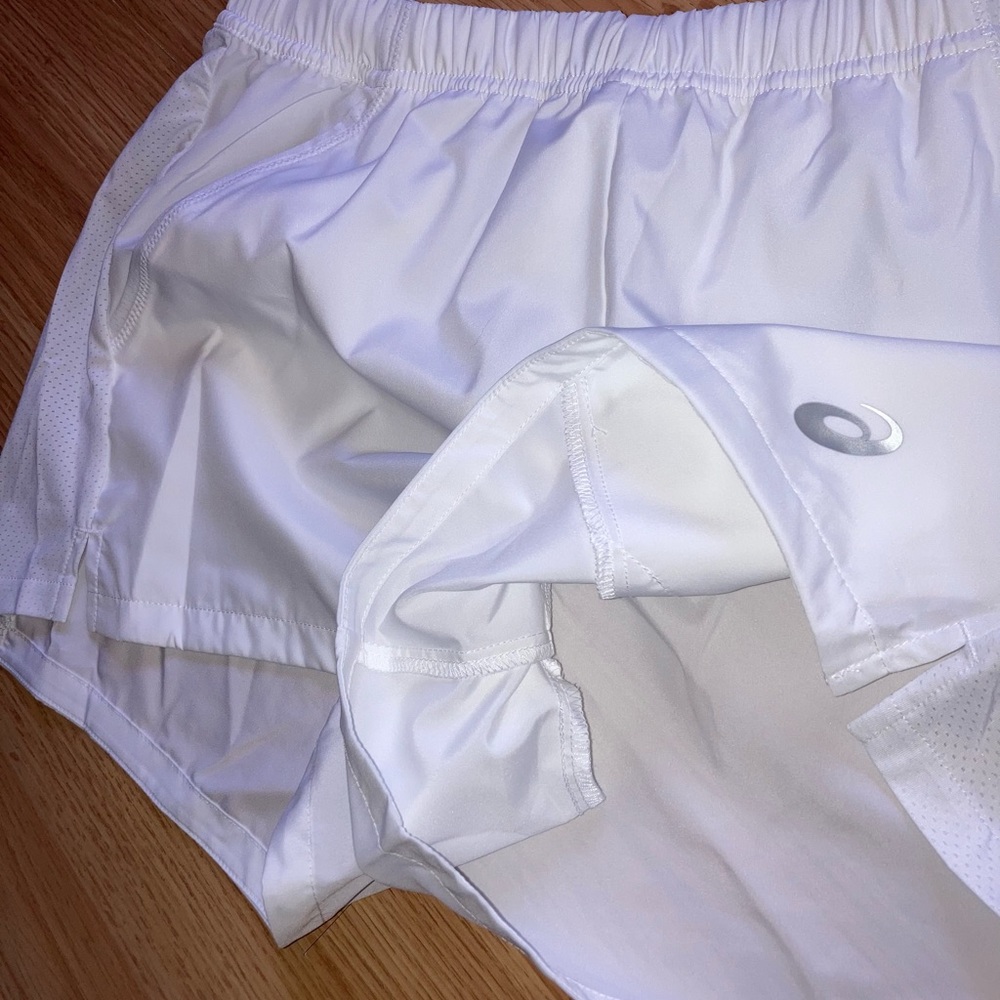 NWT ASICS Women’s White Tennis Athletic Practice Shorts Med Large - Picture 6 of 13